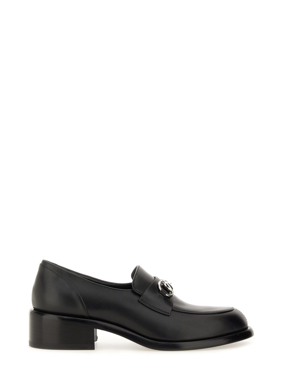 Refresh your wardrobe with the Gucci women's MOCCASIN WITH CLAMP in Black