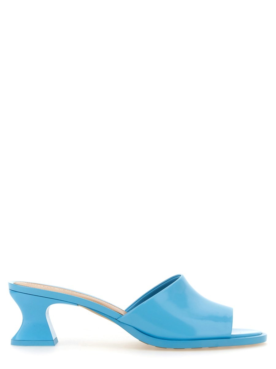 Refresh your wardrobe with the Bottega Veneta women's MULE "CHA-CHA" in Azure