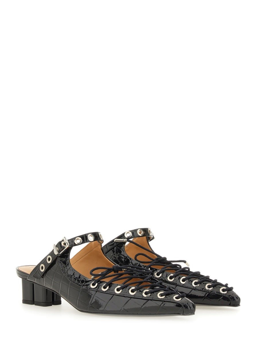 designed for dependable everyday comfort and versatile modern style.