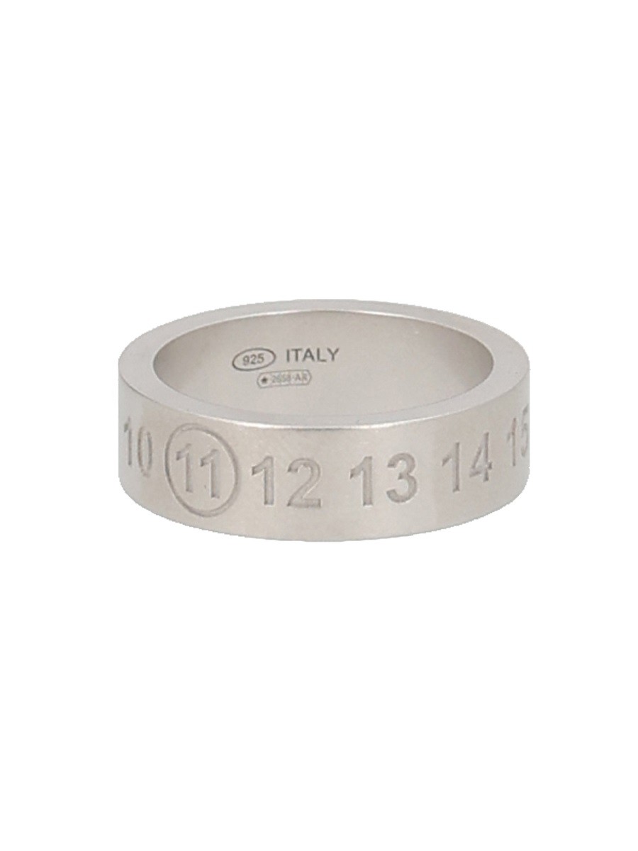 Refresh your wardrobe with the Maison Margiela men's "NUMERIC" RING in Grey