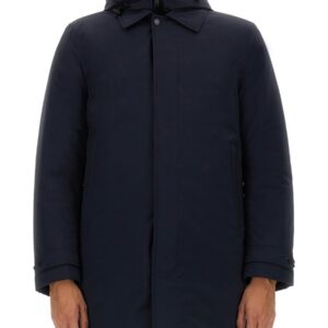 Refresh your wardrobe with the Woolrich men's NYLON JACKET in Blue