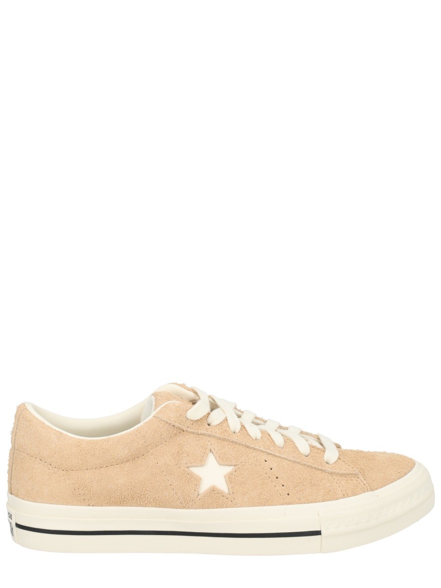 Refresh your wardrobe with the Converse unisex "ONE STAR 95" SNEAKER in beige