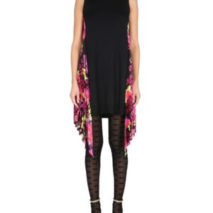 Refresh your wardrobe with the Versace women's ORCHID LOGO DRESS in Black