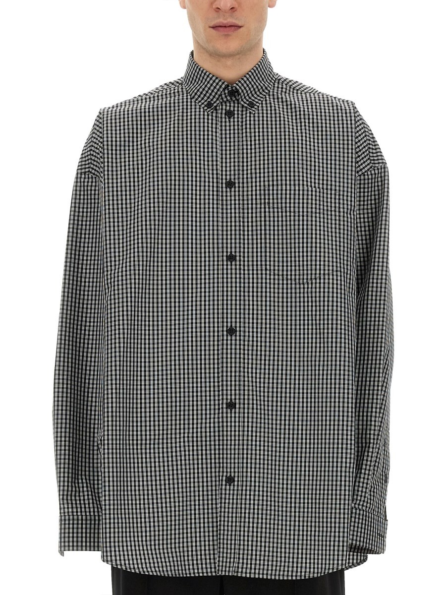 Refresh your wardrobe with the Balenciaga men's OVERSIZE FIT SHIRT in Black