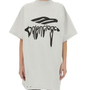 Elevate your look with the Balenciaga unisex OVERSIZE T-SHIRT in White