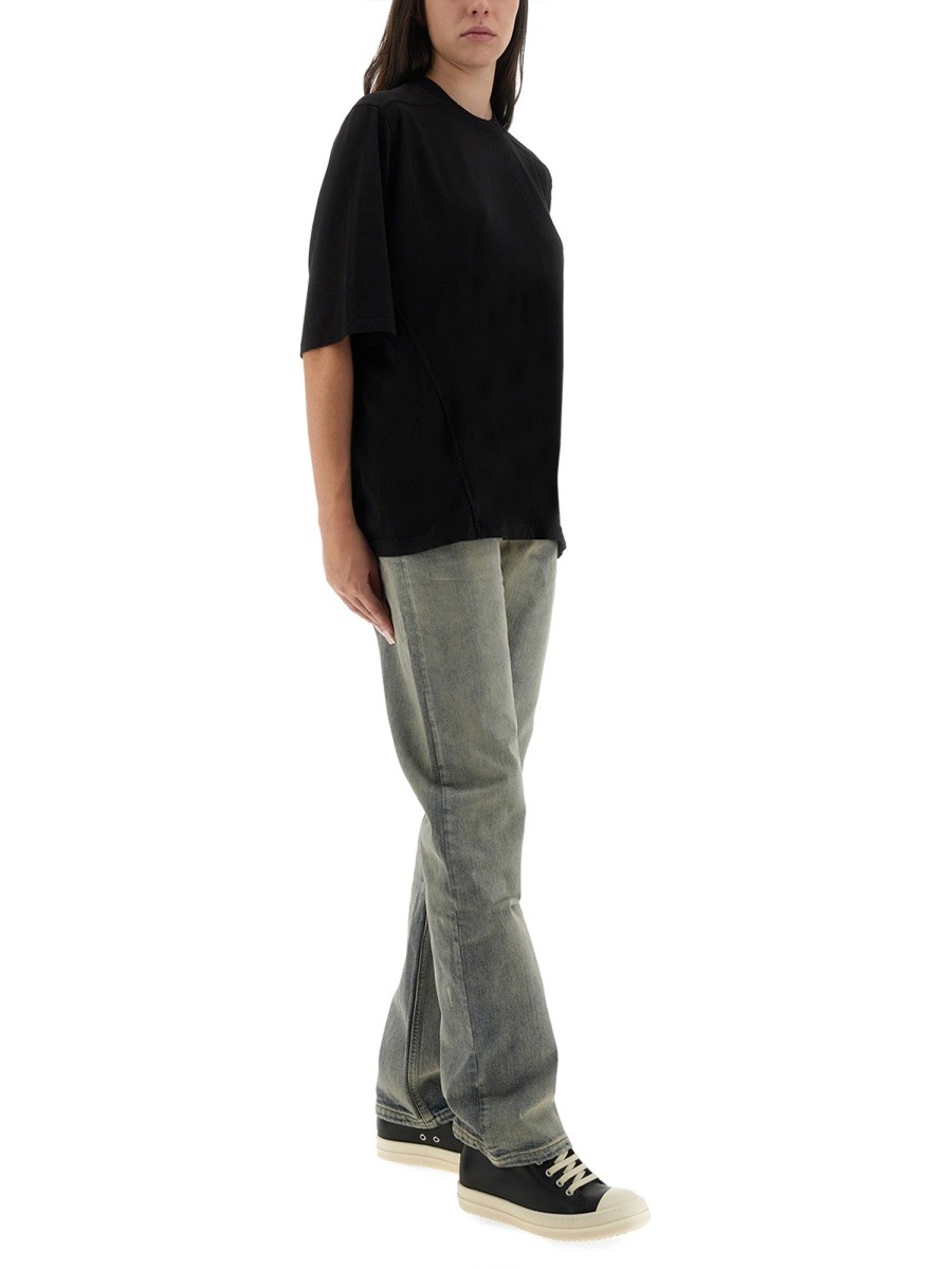 designed for dependable everyday comfort and versatile wardrobe styling.