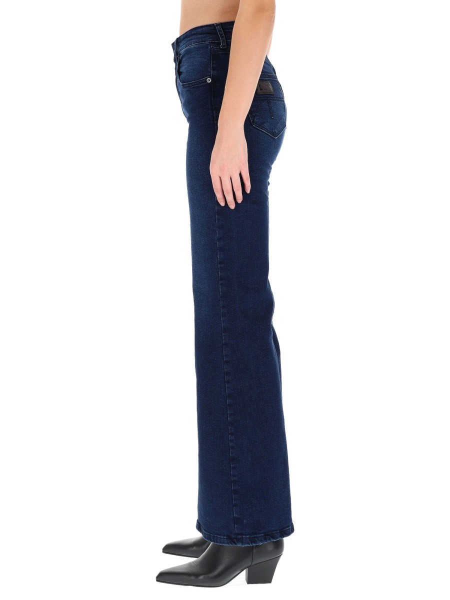 designed for dependable everyday comfort and versatile modern style.