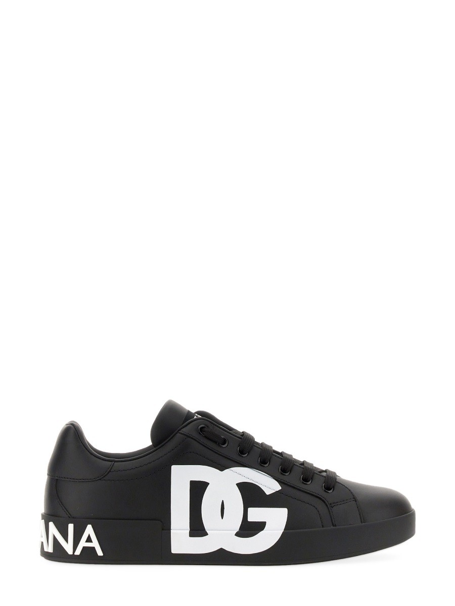 Refresh your wardrobe with the Dolce & Gabbana men's SNEAKER "PORTOFINO" in Black