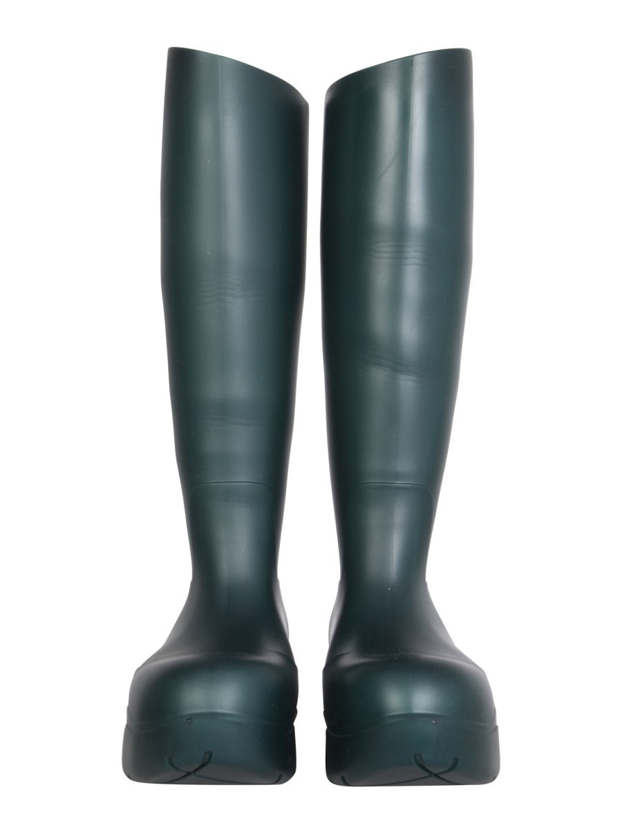designed for dependable everyday comfort and versatile modern style.