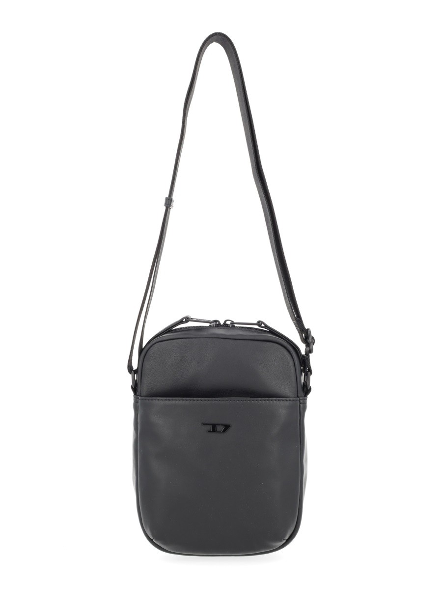 Refresh your wardrobe with the Diesel unisex "RAVE CROSSBODY X" BAG in Black