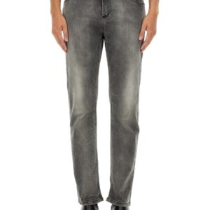 Refresh your wardrobe with the Balmain men's REGULAR FIT JEANS in Grey