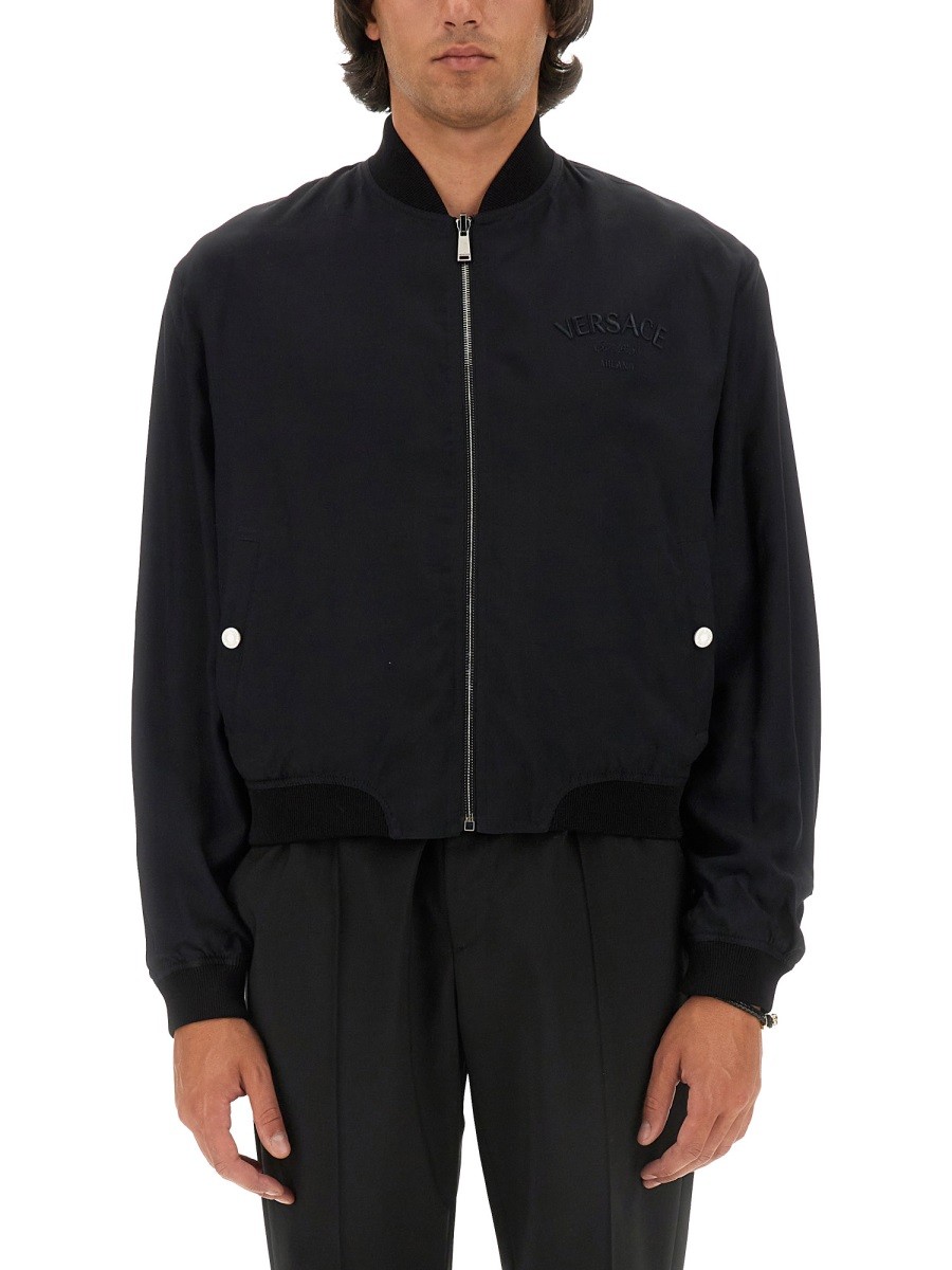 Discover the authentic Versace men's REVERSIBLE BAROQUE SEA JACKET in MULTICOLOUR