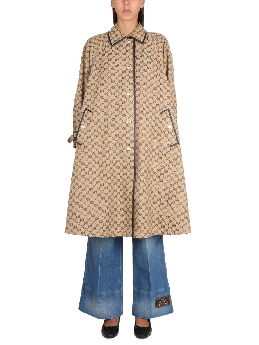 Refresh your wardrobe with the Gucci women's REVERSIBLE COAT in beige