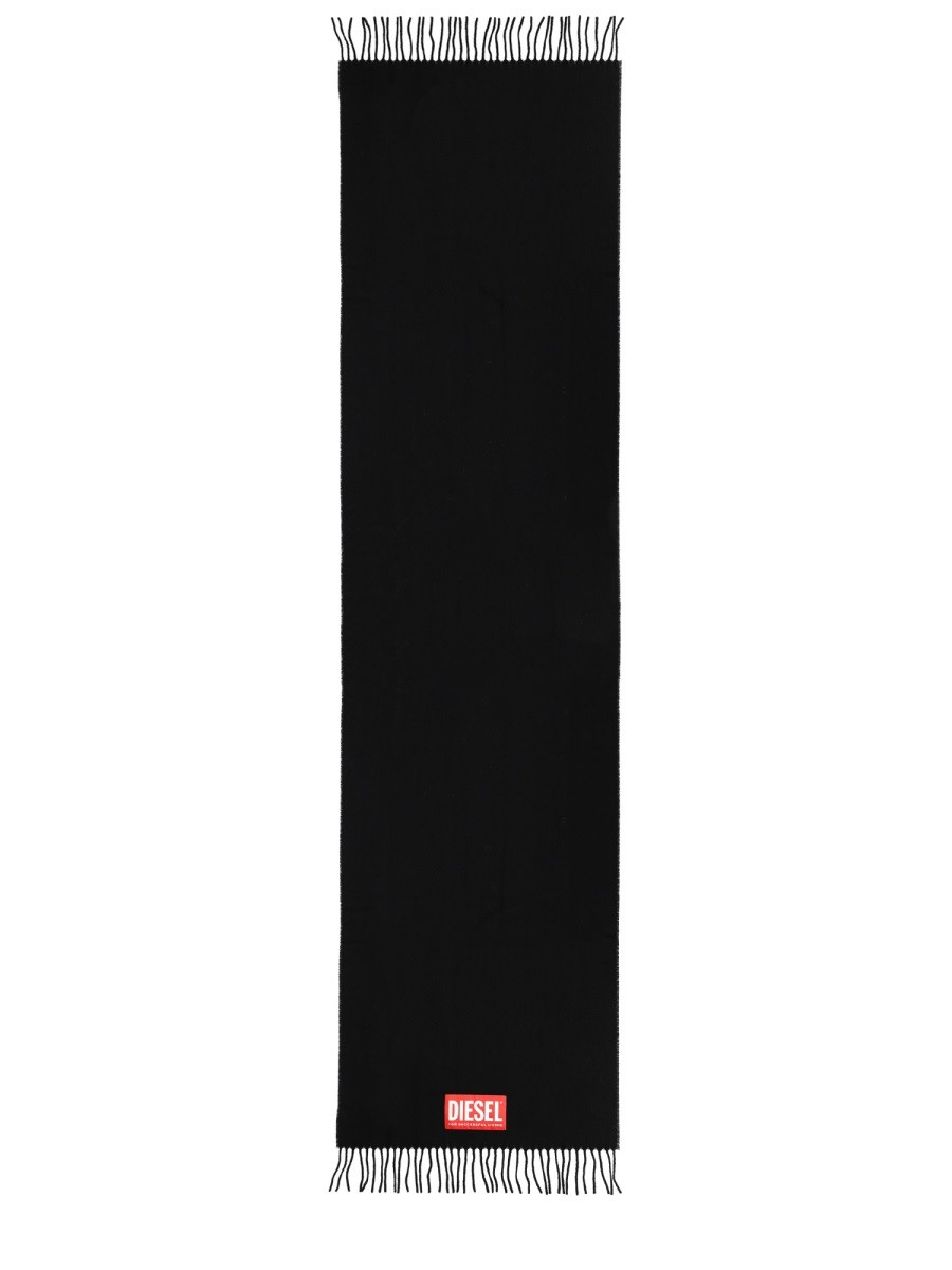 Refresh your wardrobe with the Diesel men's "S-IMON" SCARF in Black