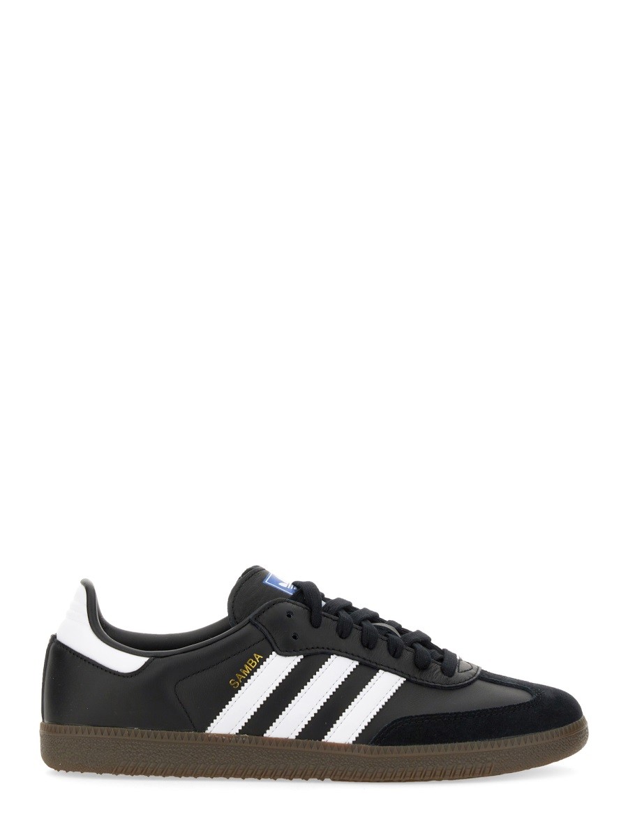 Refresh your wardrobe with the ADIDAS ORIGINALS unisex SAMBA SNEAKER. in Black