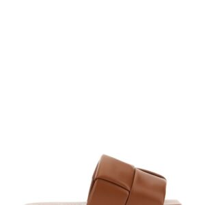 Refresh your wardrobe with the Bottega Veneta women's SANDAL MULE PATCH in Brown