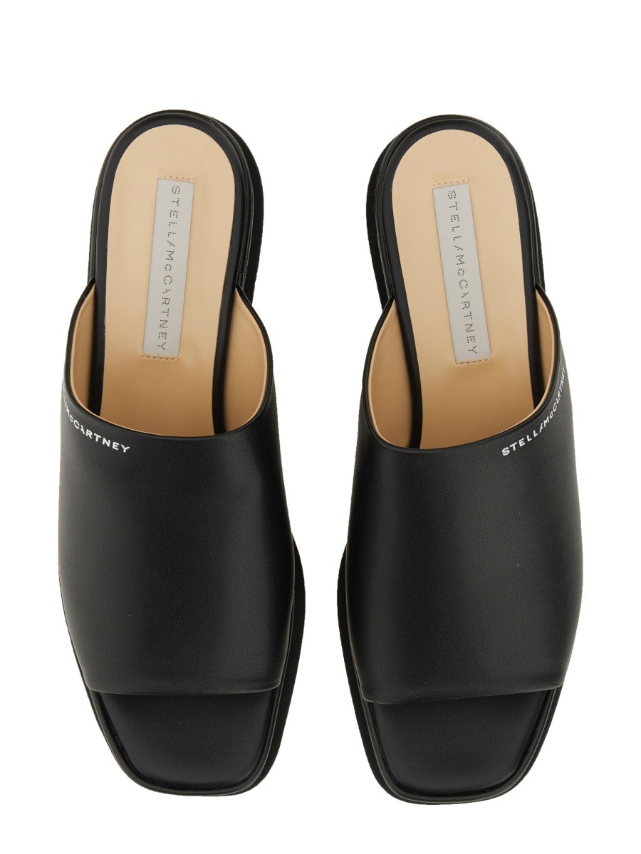designed for dependable everyday comfort and versatile wardrobe styling.