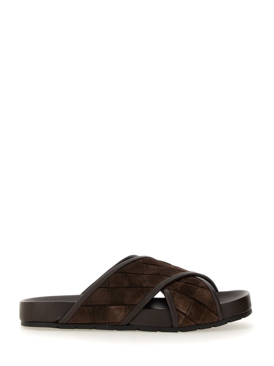 Refresh your wardrobe with the Bottega Veneta men's SANDAL "TARIK" in Brown