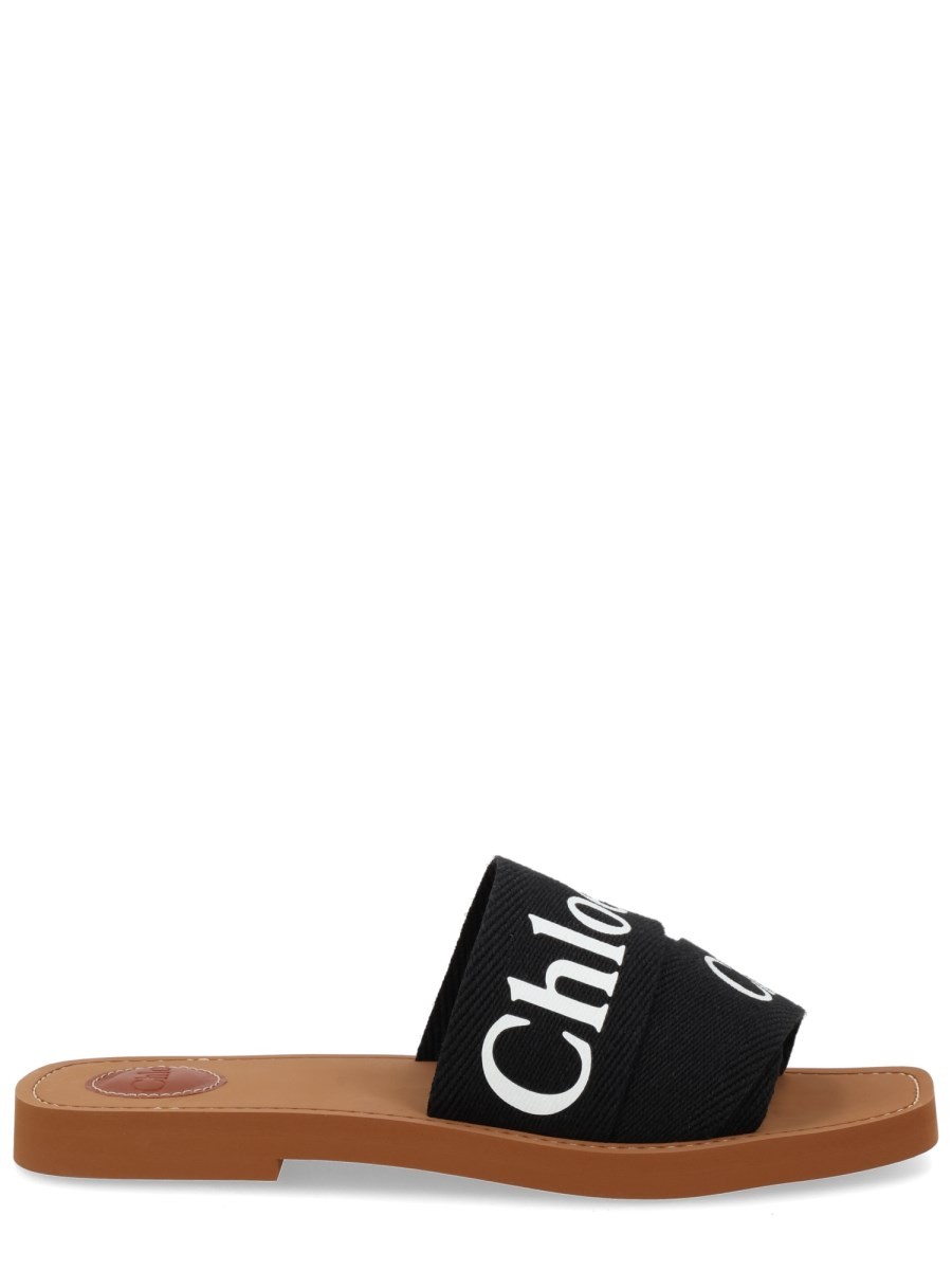 Refresh your wardrobe with the CHLOÉ women's Sandalo Slide "Woody" in Black