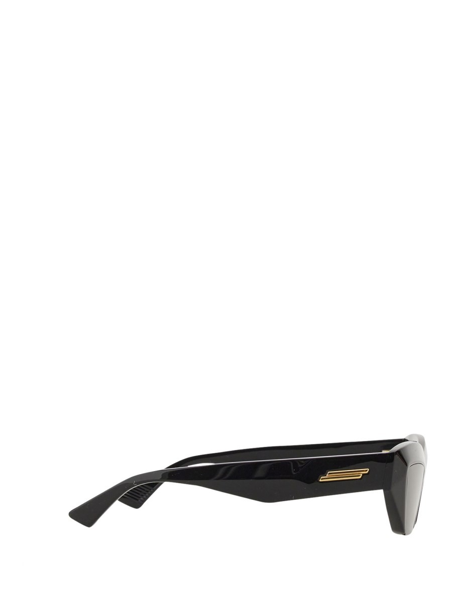 designed for dependable everyday comfort and versatile wardrobe styling.