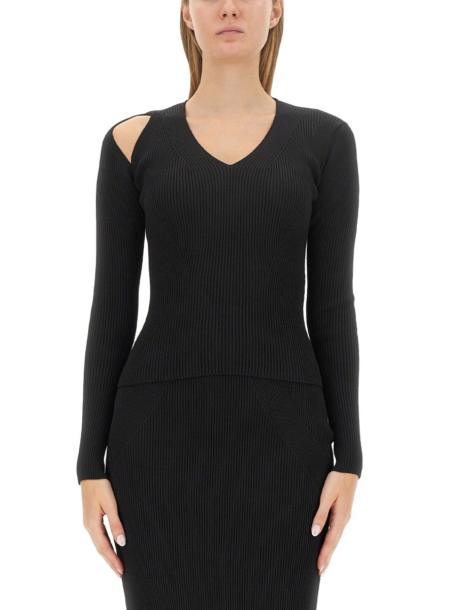 Refresh your wardrobe with the Alexander Mcqueen women's SHIRT CUT OUT in Black