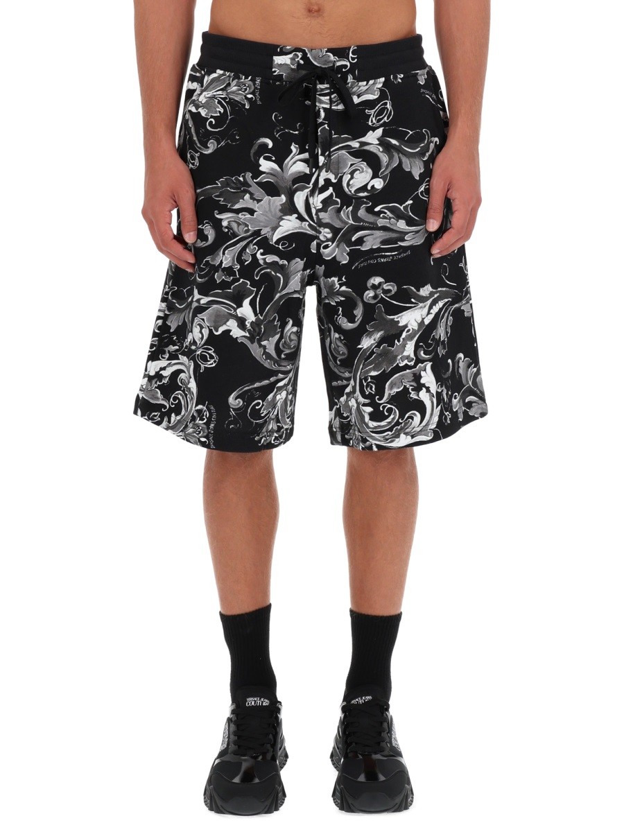 Explore the authentic Versace Jeans Couture men's SHORT POCELAIN BAROQUE in Black