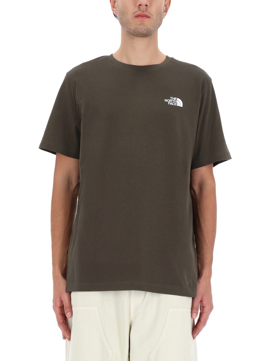 Explore the authentic The North Face men's "SIMPLE DOME" T-SHIRT in Brown