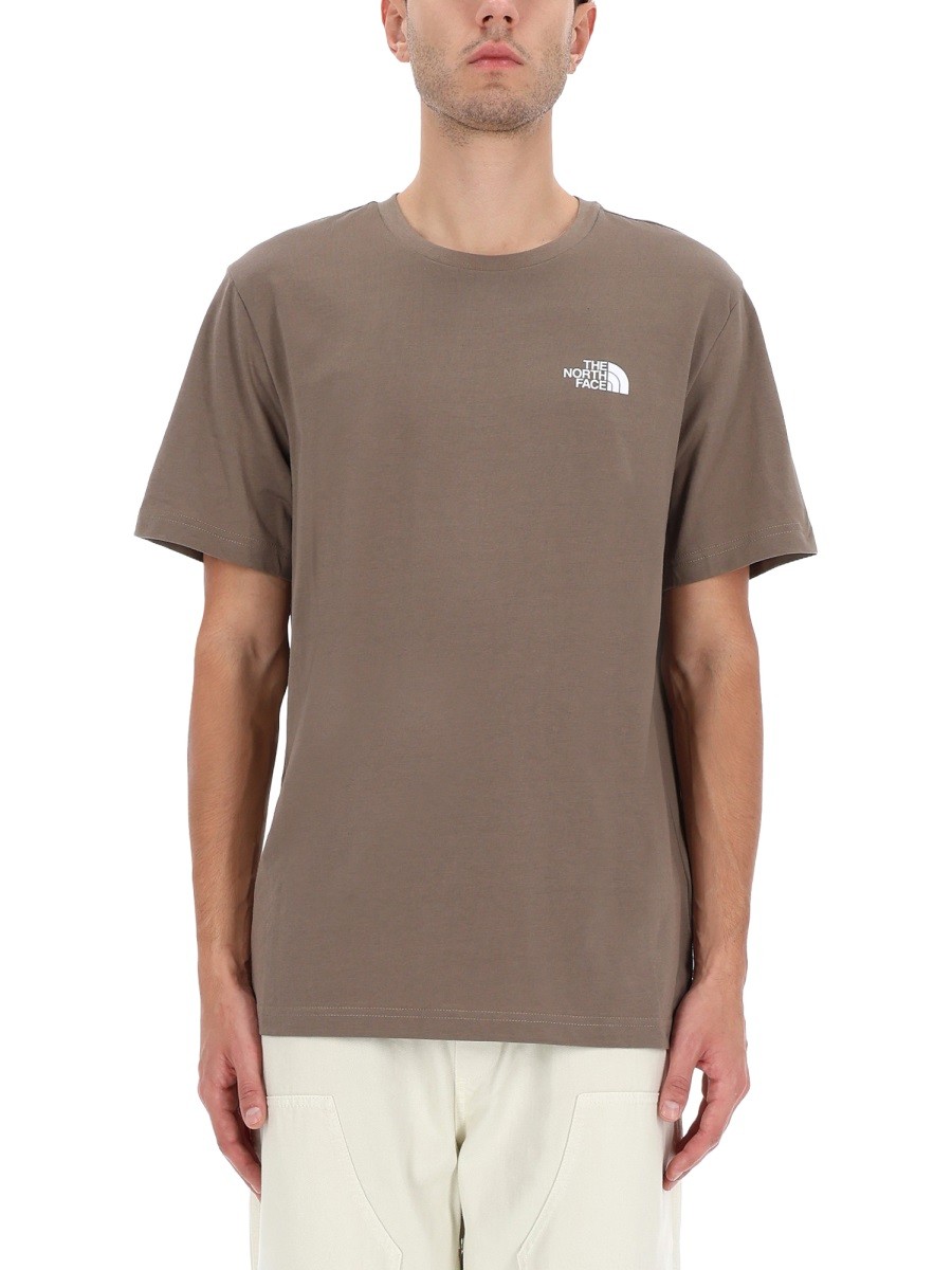 Explore the authentic The North Face men's "SIMPLE DOME" T-SHIRT in Brown