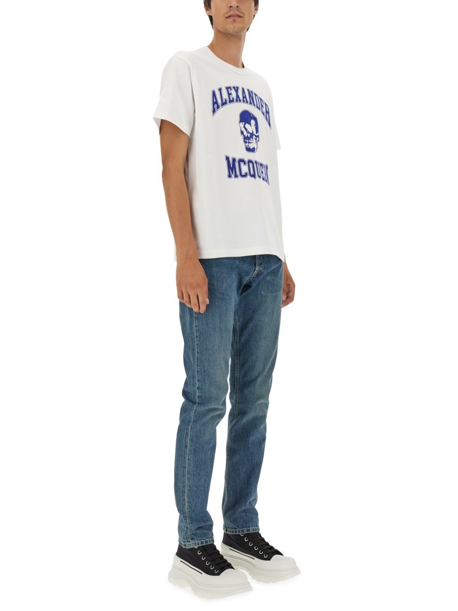 designed for dependable everyday comfort and versatile wardrobe styling.