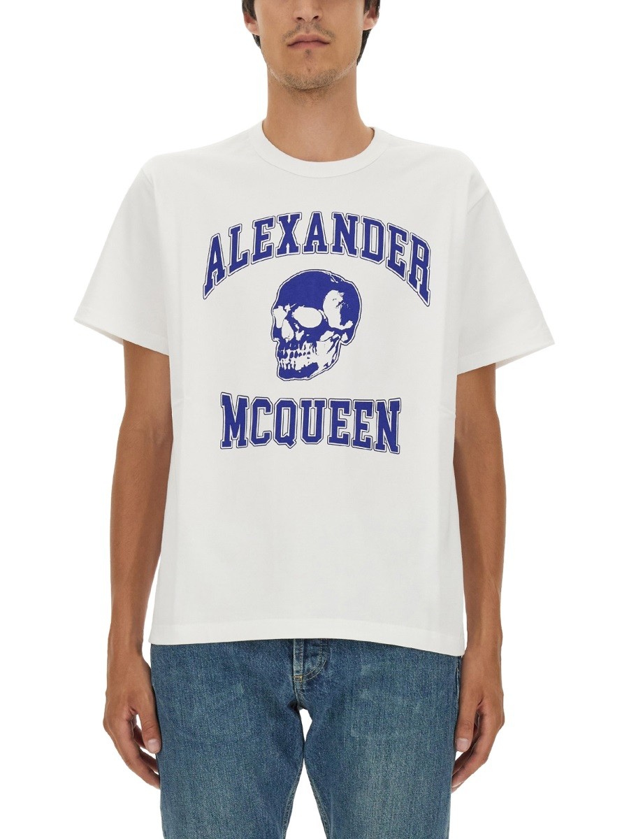 Explore the authentic Alexander Mcqueen men's SKULL LOGO T-SHIRT in White