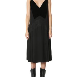Refresh your wardrobe with the Givenchy women's SLEEVELESS DRESS in Black