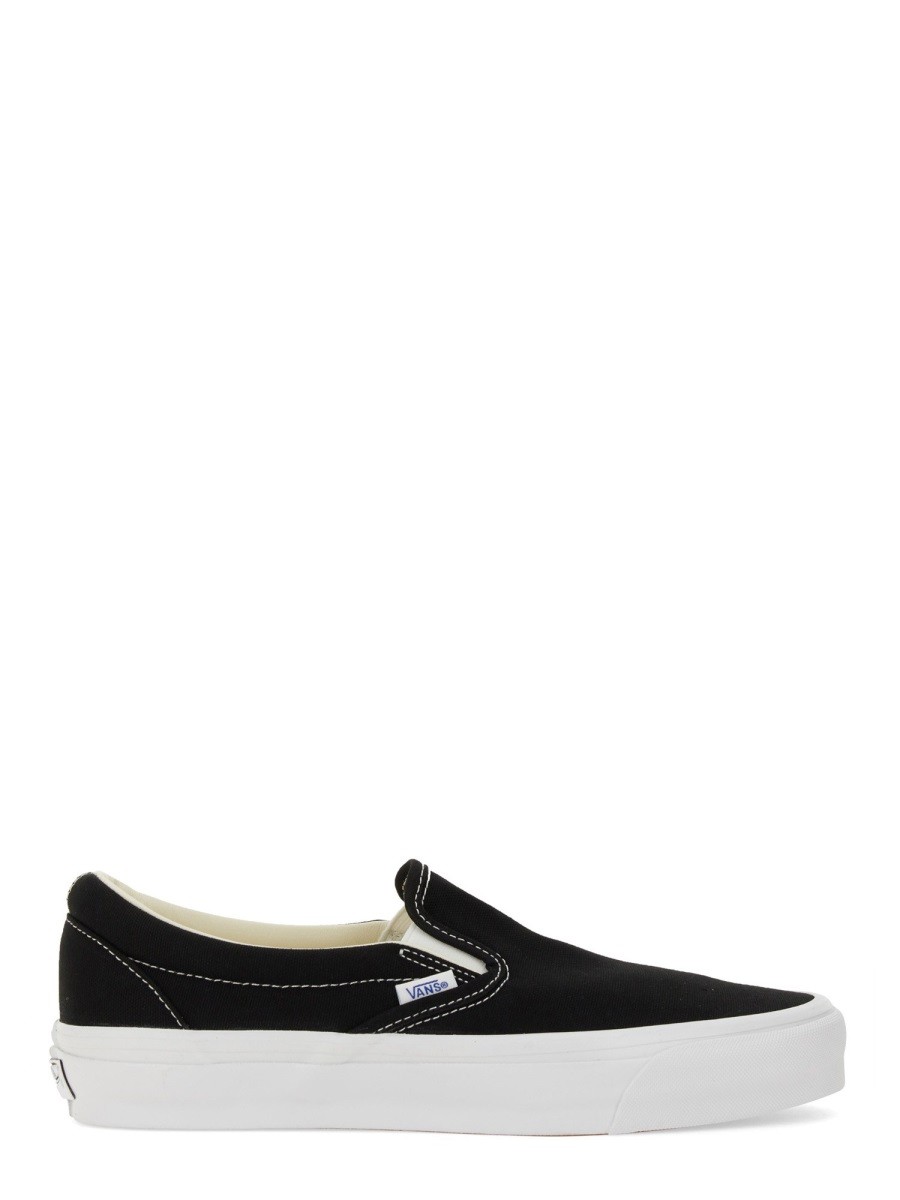 Explore the authentic Vans unisex "SLIP-ON PREMIUM 98" SNEAKER in Black
