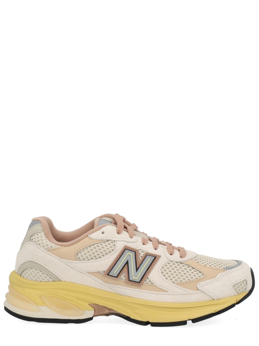 Refresh your wardrobe with the New Balance unisex SNEAKER "U2010" in MULTICOLOUR