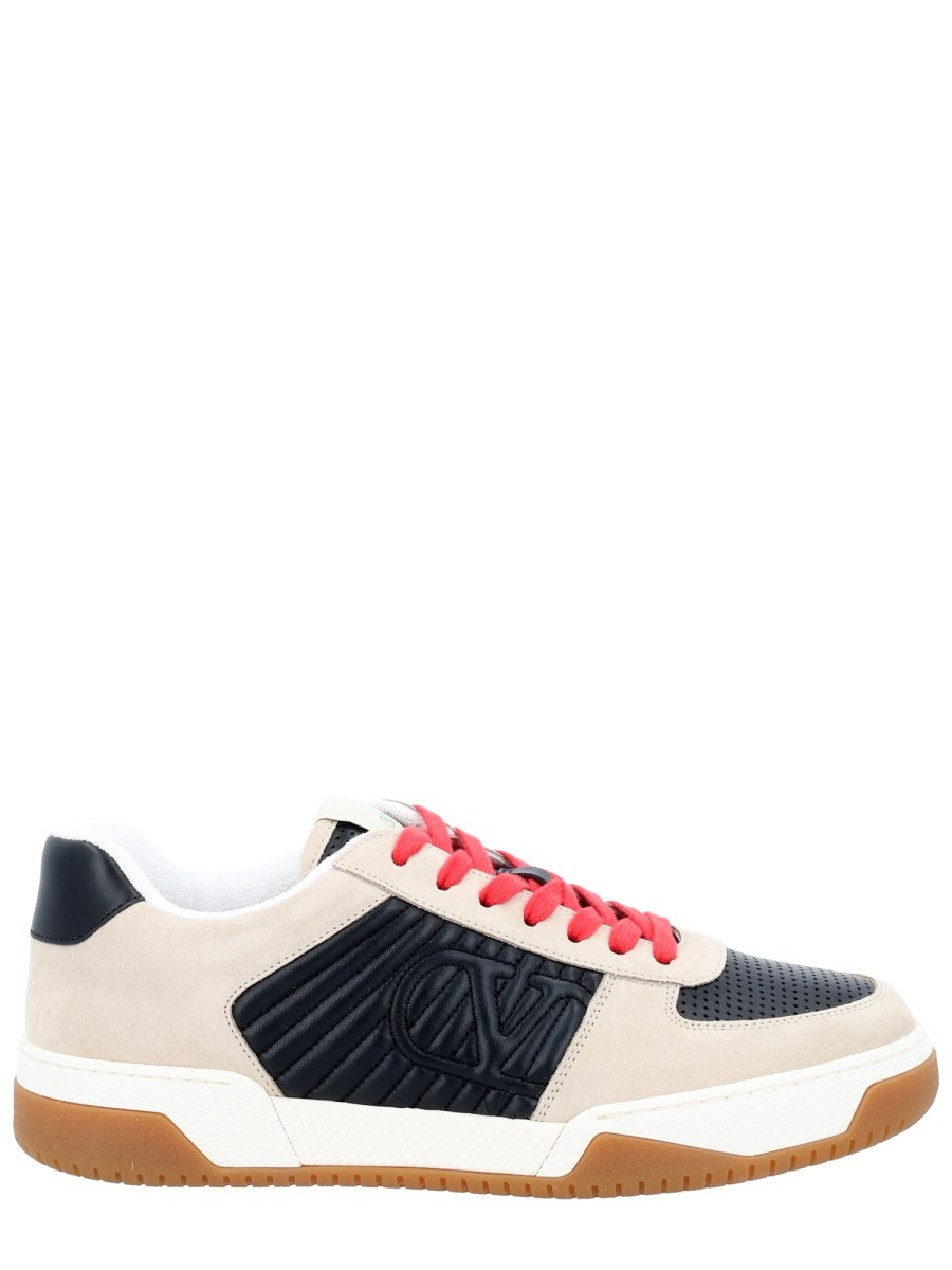 Refresh your wardrobe with the Valentino Garavani men's SNEAKER WITH LOGO in beige