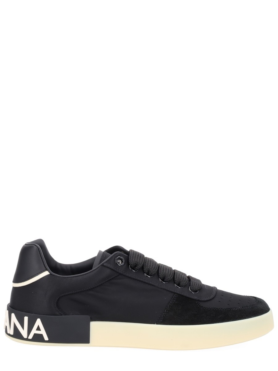 Refresh your wardrobe with the Dolce & Gabbana men's SNEAKER WITH LOGO in Black