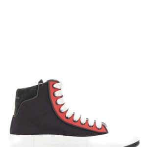 Refresh your wardrobe with the Alexander Mcqueen men's SNEAKER WITH LOGO in Black