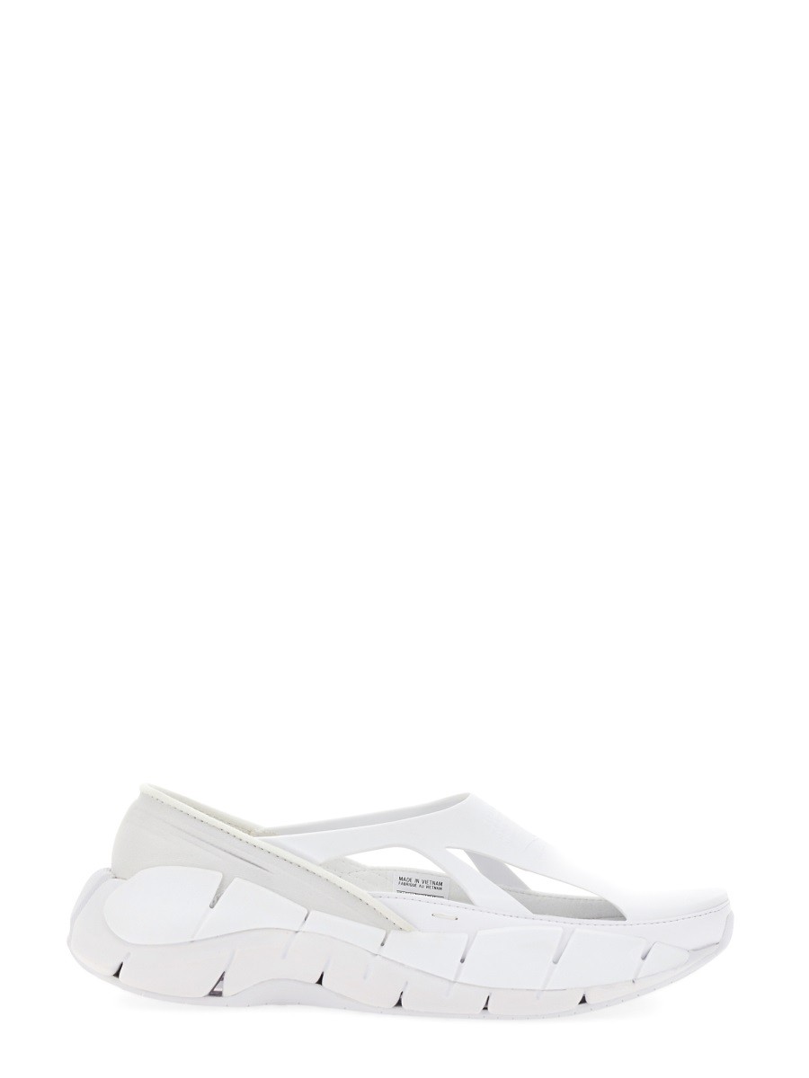 Explore the authentic MAISON MARGIELA X REEBOK women's SNEAKERS PROJECT 0 CR in White