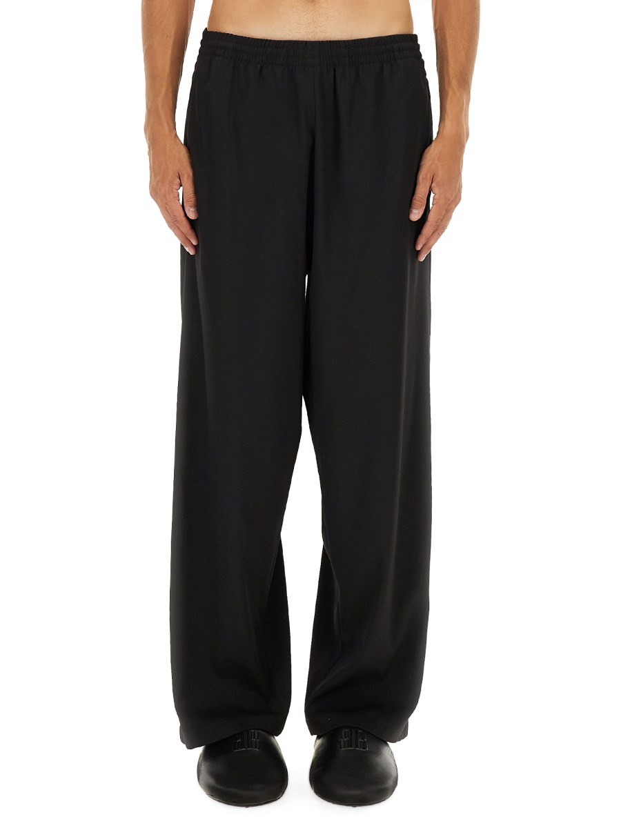 Refresh your wardrobe with the Balenciaga men's STRETCH PANTS in Black