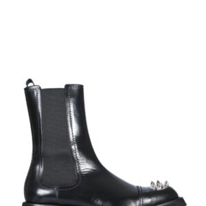 Refresh your wardrobe with the Alexander Mcqueen men's STUDDED BOOT in Black