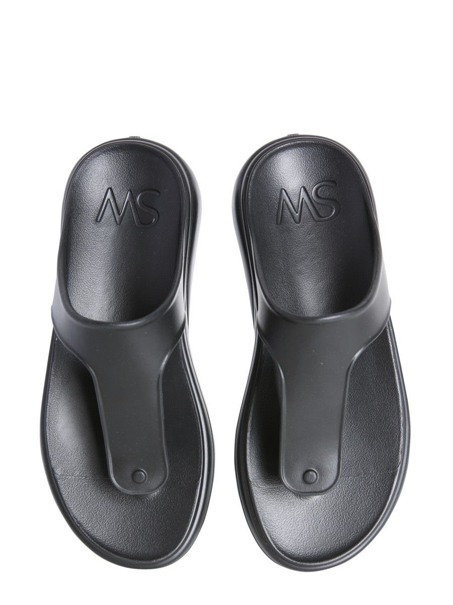 designed for dependable everyday comfort and versatile modern style.