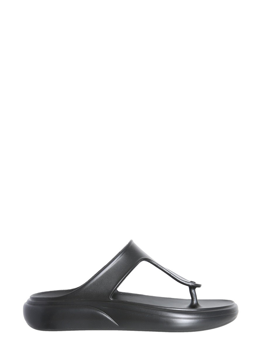 Discover the authentic Stuart Weitzman women's STUFLEX T-STRAP SLIDE SANDAL in Black