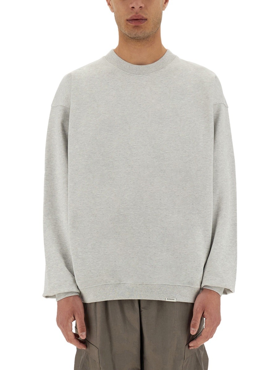 Refresh your wardrobe with the Represent men's SWEATSHIRT "INITIAL" in Grey