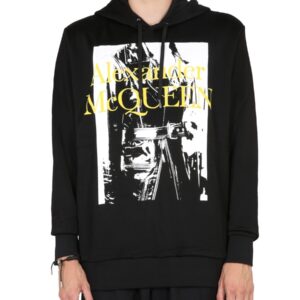 Discover the authentic Alexander Mcqueen men's SWEATSHIRT WITH ATELIER PRINT in Black