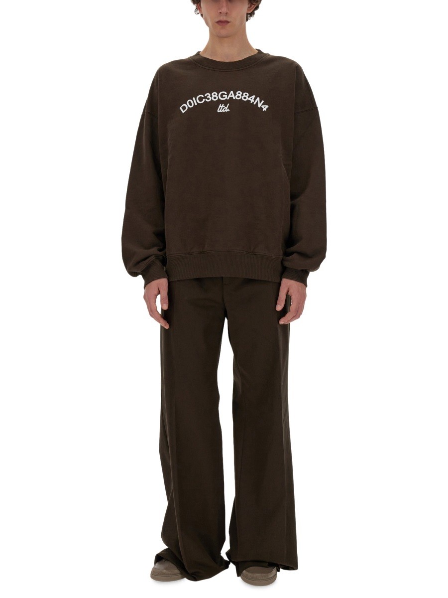 designed for dependable everyday comfort and versatile wardrobe styling.