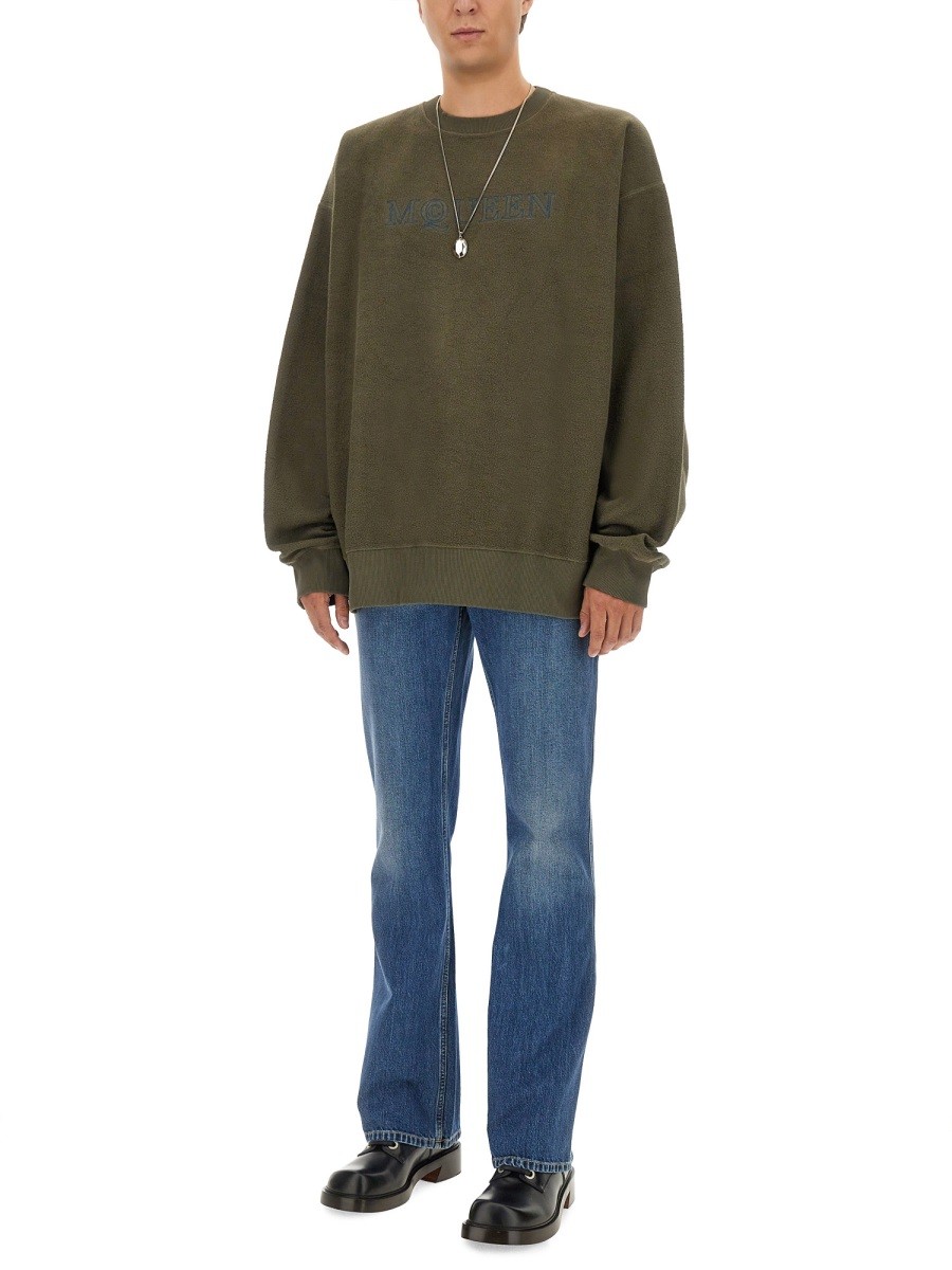 designed for dependable everyday comfort and versatile modern style.