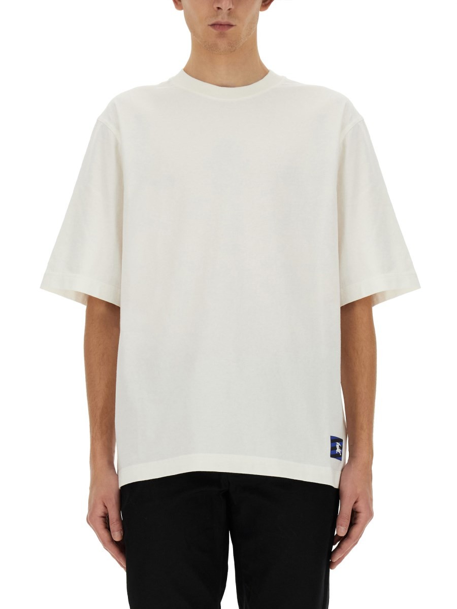 Refresh your wardrobe with the Burberry men's T-SHIR WITH EKD PATCH in White