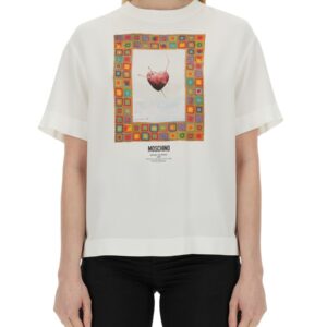 Refresh your wardrobe with the Moschino women's T-SHIRT "HEART" in White