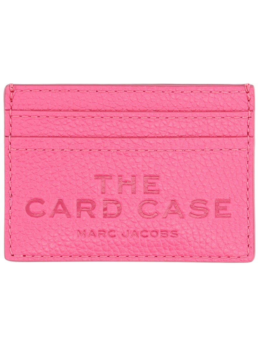 Explore the authentic Marc Jacobs women's "THE CARD CASE" CARD CASE in Fuchsia