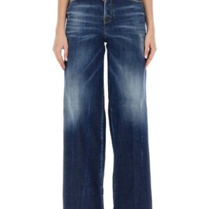Refresh your wardrobe with the Dsquared2 women's "TRAVELLER" JEANS in DENIM