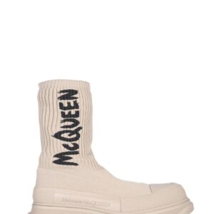 Refresh your wardrobe with the Alexander Mcqueen men's TREAD SLICK BOOT in beige